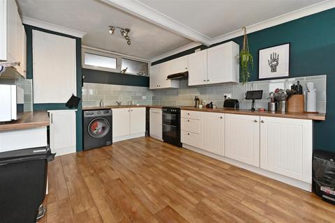 2 bedroom apartment for sale - The Parade, Pagham