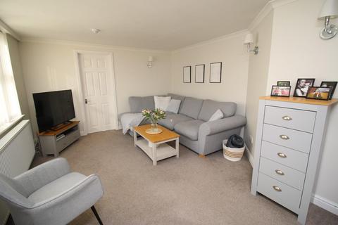 1 bedroom flat for sale, Spacious flat in central Yatton