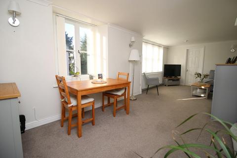 1 bedroom flat for sale, Spacious flat in central Yatton