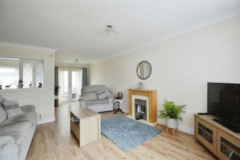 3 bedroom end of terrace house for sale, The Garth, Anlaby, Hull