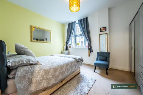 3 bedroom flat for sale, Bromyard Avenue, London