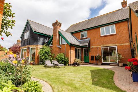 5 bedroom detached house for sale, Lukins Drive, Dunmow