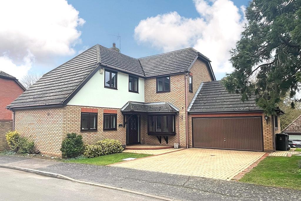 Heron Close, Sawbridgeworth, CM21 4 bed detached house for sale £820,000