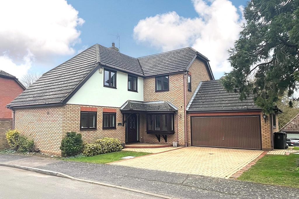 Heron Close, Sawbridgeworth, CM21 4 bed detached house for sale £820,000