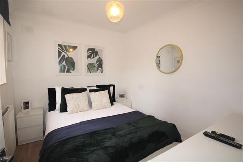 2 bedroom ground floor flat for sale, The Crescent, Boscombe