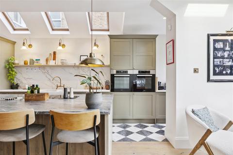 71 Airedale Avenue, London, W4 2NN