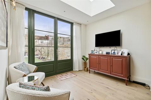 71 Airedale Avenue, London, W4 2NN