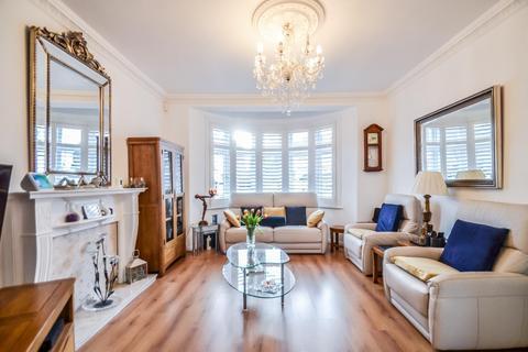 4 bedroom semi-detached house for sale, Ennismore Gardens, Southend-On-Sea SS2