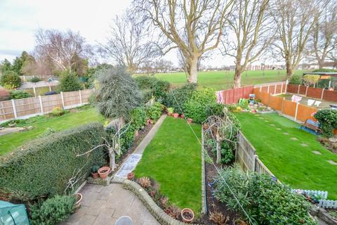 4 bedroom semi-detached house for sale, Ennismore Gardens, Southend-On-Sea SS2