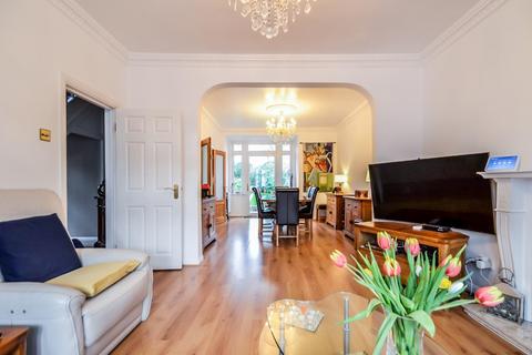 4 bedroom semi-detached house for sale - Ennismore Gardens, Southend-On-Sea SS2
