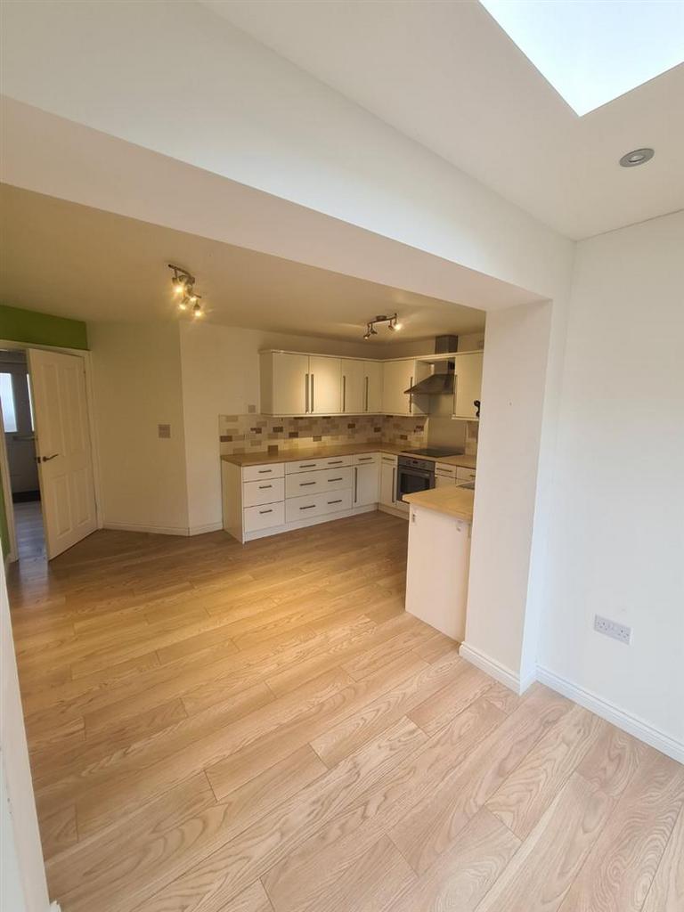 Kitchen II.jpg
