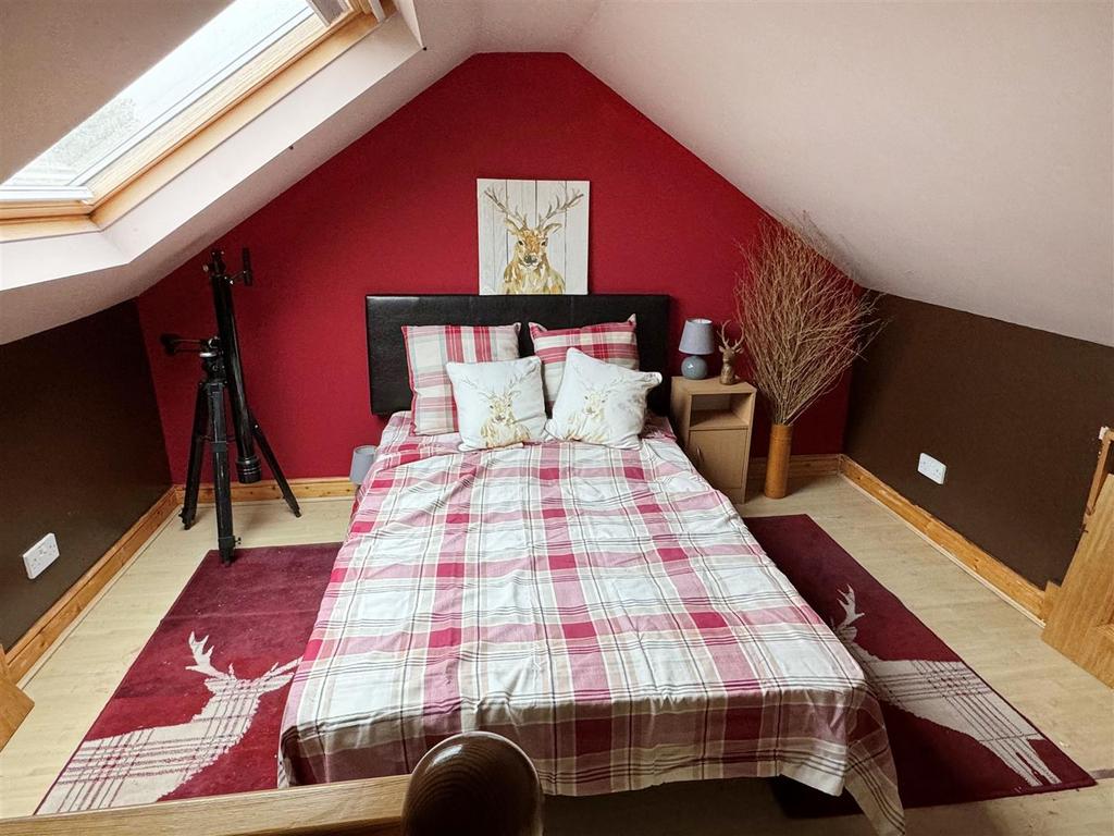 Loft room 2b.jpg