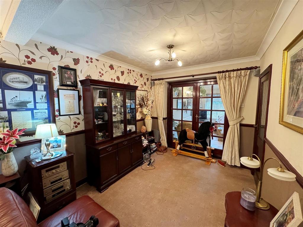 Dining area b.jpg