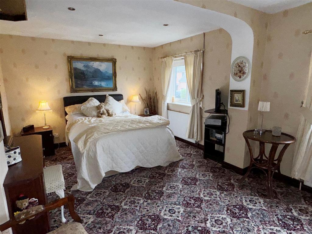 Bedroom 1ab.jpg
