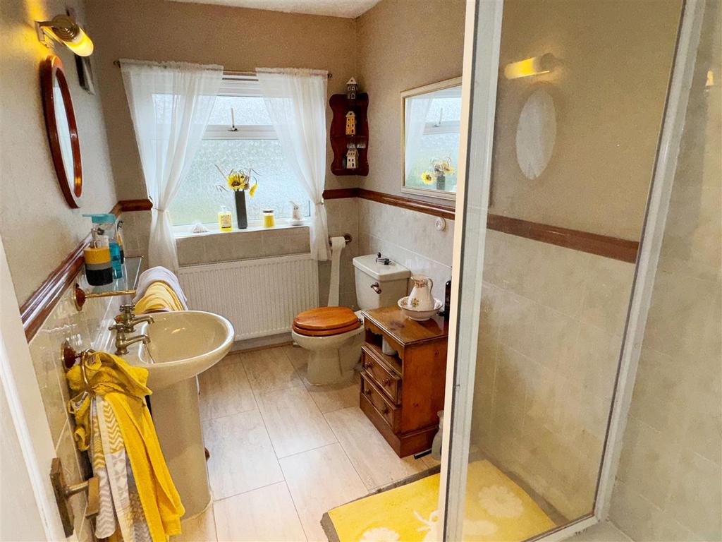 Ensuite b.jpg