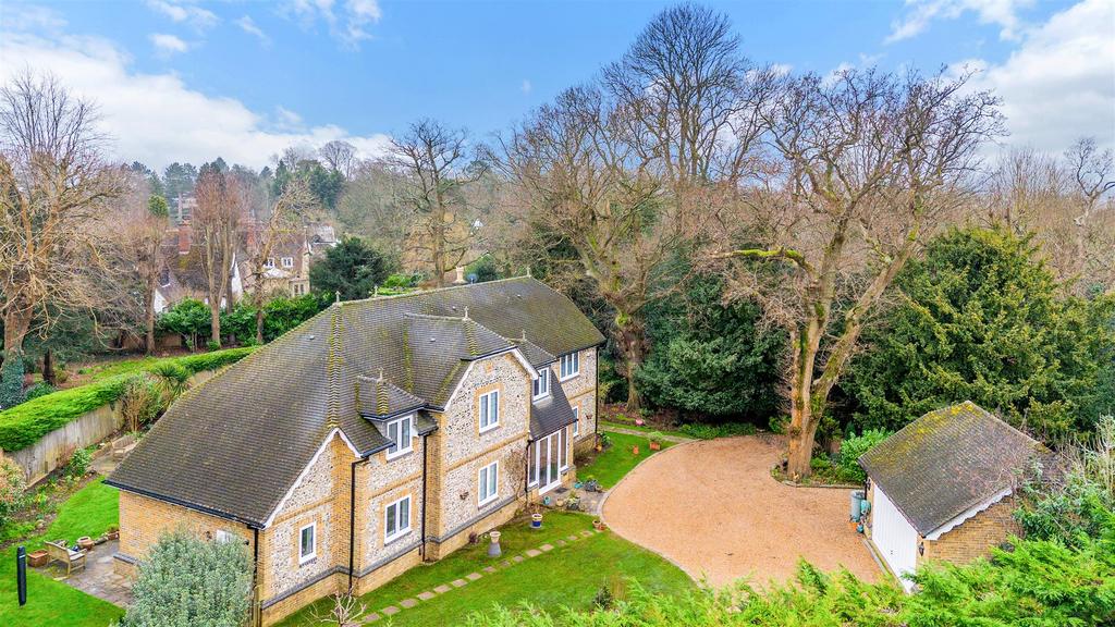Walpole Avenue, Chipstead 7 bed detached house for sale £1,725,000