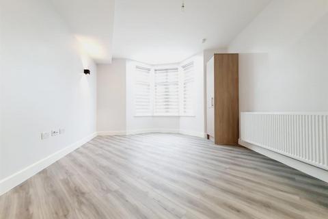 2 bedroom flat to rent, Aster Court, Woodcote Road, Wallington