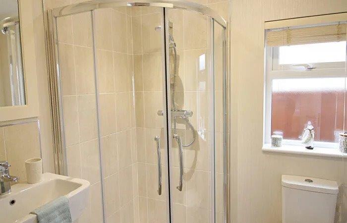 Omar-Newmarket-En-suite-700x450.jpg