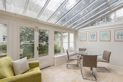 Flat 2, 10 - 12 Brompton Square, London, SW3 2AA