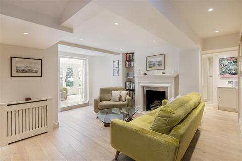 Flat 2, 10 - 12 Brompton Square, London, SW3 2AA