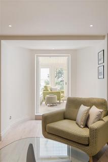 Flat 2, 10 - 12 Brompton Square, London, SW3 2AA