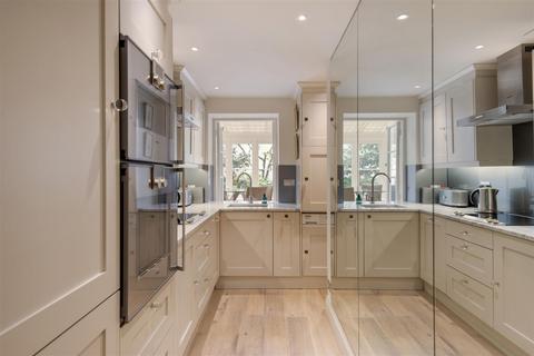 Flat 2, 10 - 12 Brompton Square, London, SW3 2AA