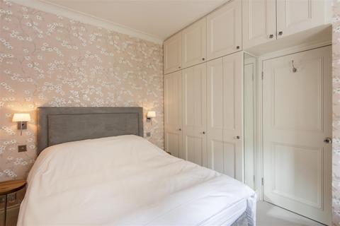 Flat 2, 10 - 12 Brompton Square, London, SW3 2AA