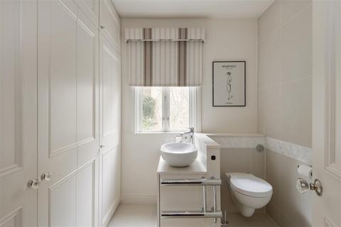 Flat 2, 10 - 12 Brompton Square, London, SW3 2AA