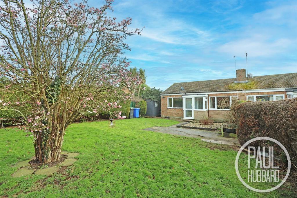 Lloyds Avenue, Kessingland, NR33 2 bed semidetached bungalow for sale