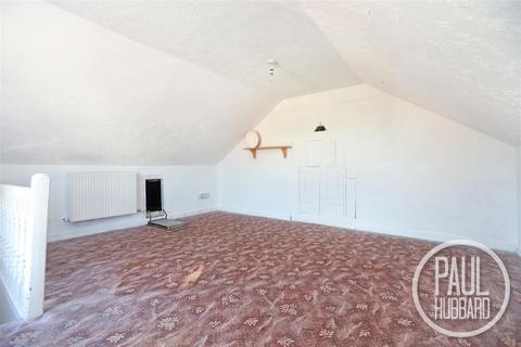 4 bedroom end of terrace house for sale, May Road, Lowestoft, NR32