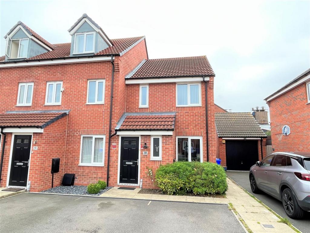 Upton Drive, BurtonOnTrent DE14 2 bed townhouse for sale £170,000
