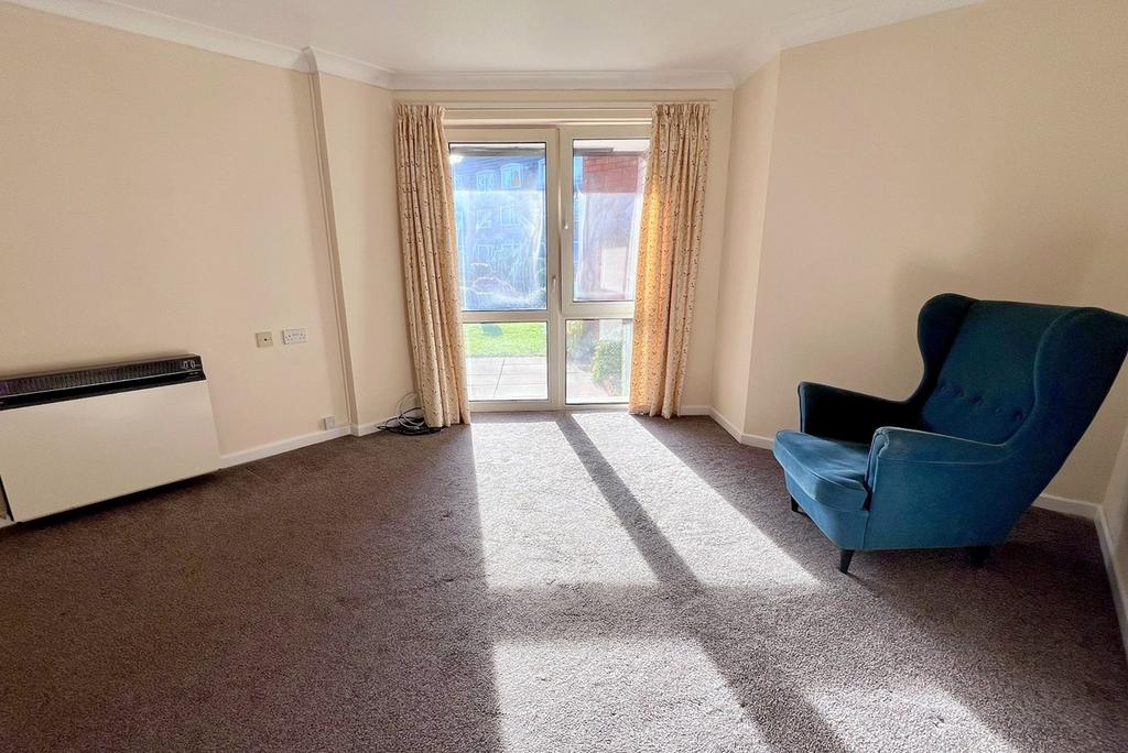 Ringwood Road, Ferndown, BH22 1 bed apartment for sale £80,000