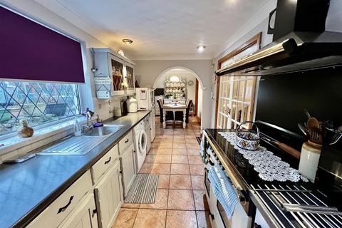 3 bedroom detached house for sale, Kings Road, Llandybie, Ammanford