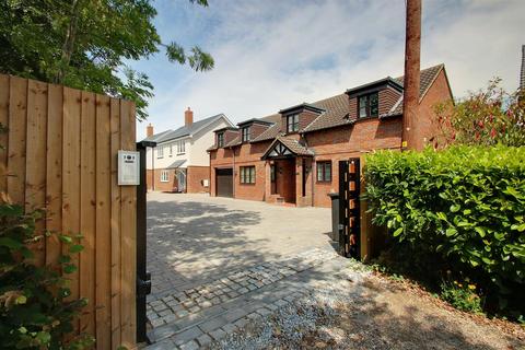5 bedroom detached house for sale, Alexander Road, Chipperfield