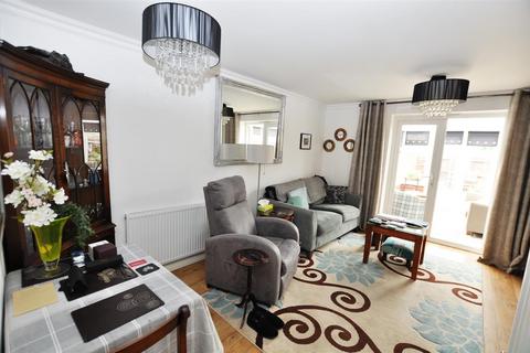 74 Balata Way, Burton-on-trent, DE13 0TY