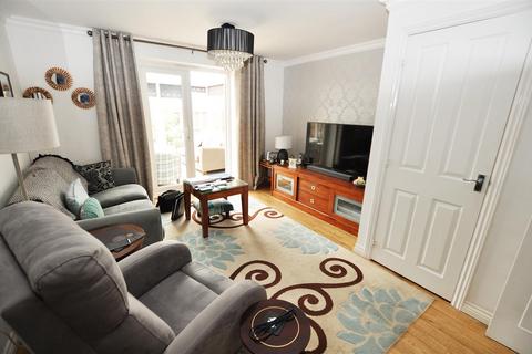 74 Balata Way, Burton-on-trent, DE13 0TY