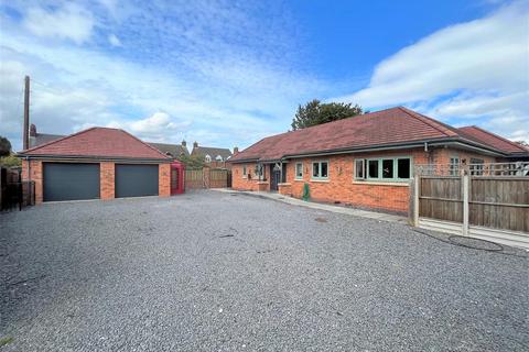 4 bedroom detached bungalow for sale, Colliery Lane, Swadlincote DE12