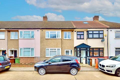 3 bedroom terraced house for sale, Kelly Way, Chadwell Heath, RM6