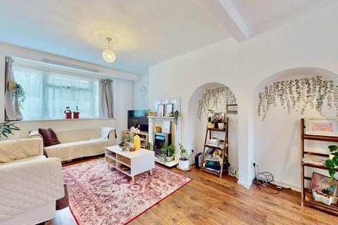 3 bedroom terraced house for sale, Kelly Way, Chadwell Heath, RM6