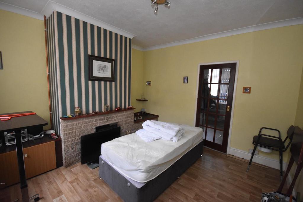 Nelson Street, Whittington Moor, Chesterfield, S41 8RT 2 bed terraced house for sale £100,000