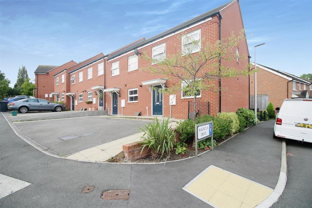 Poplar Way, Whitnash, Leamington Spa 2 bed end of terrace house for