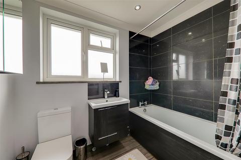 10 Russell Close, Worthing, BN14 8LR