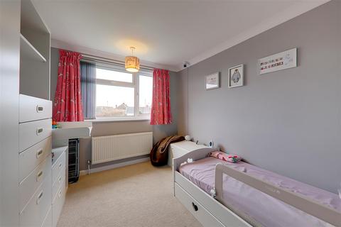 10 Russell Close, Worthing, BN14 8LR