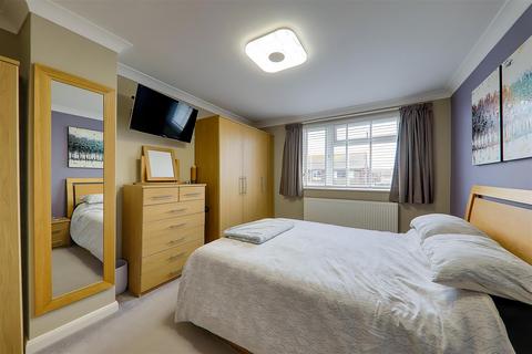 10 Russell Close, Worthing, BN14 8LR