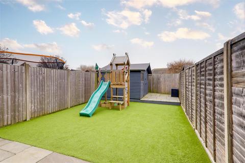 10 Russell Close, Worthing, BN14 8LR