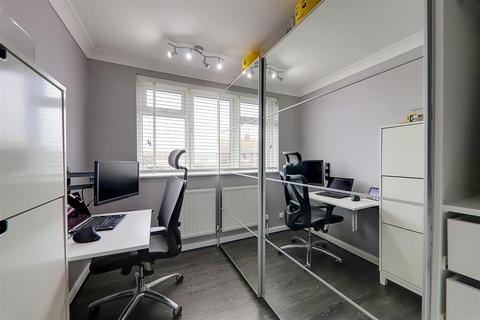 10 Russell Close, Worthing, BN14 8LR