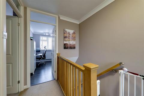 10 Russell Close, Worthing, BN14 8LR