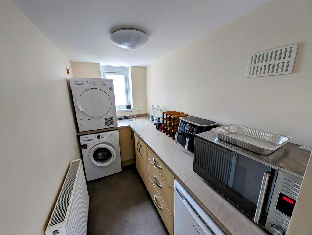 24 LAWNS ROAD UTILTY.jpg