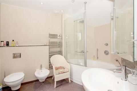 Rosemead Culver Gardens, Malmesbury, SN16 9BY