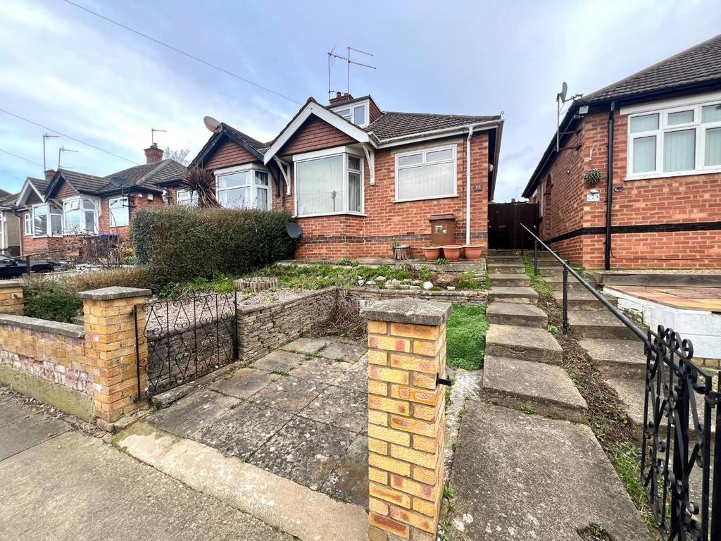 Malcolm Drive, Duston, Northampton NN5 2 bed semidetached bungalow for
